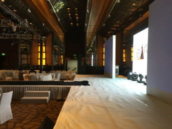 上海服裝發布會策劃與舞臺搭建指南 成像燈租賃與展覽服務解析